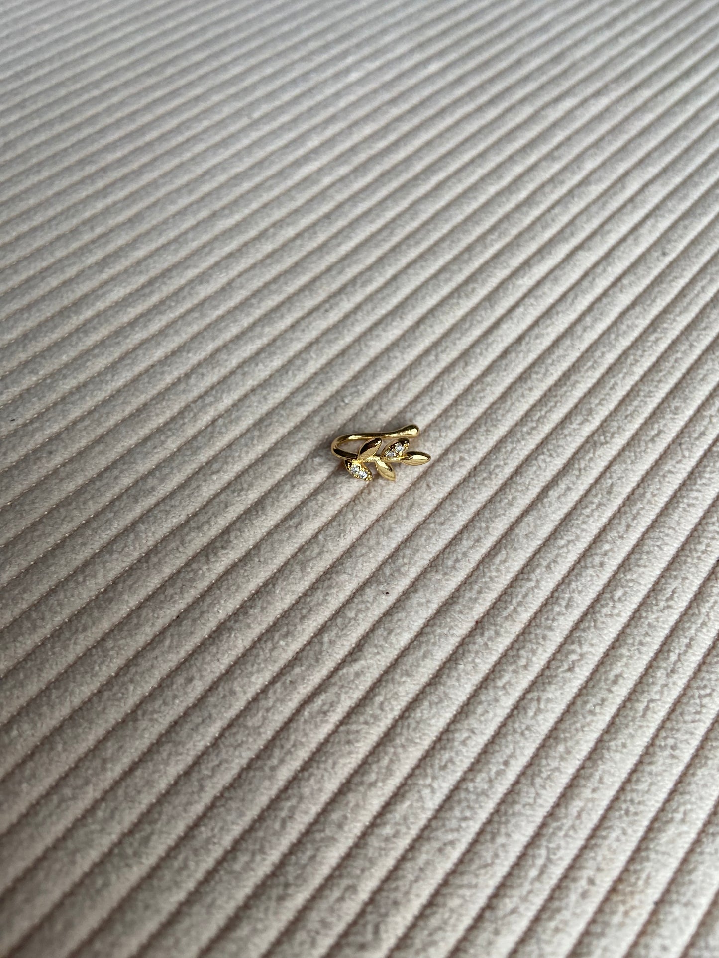 Fake Caesar piercing (gold)